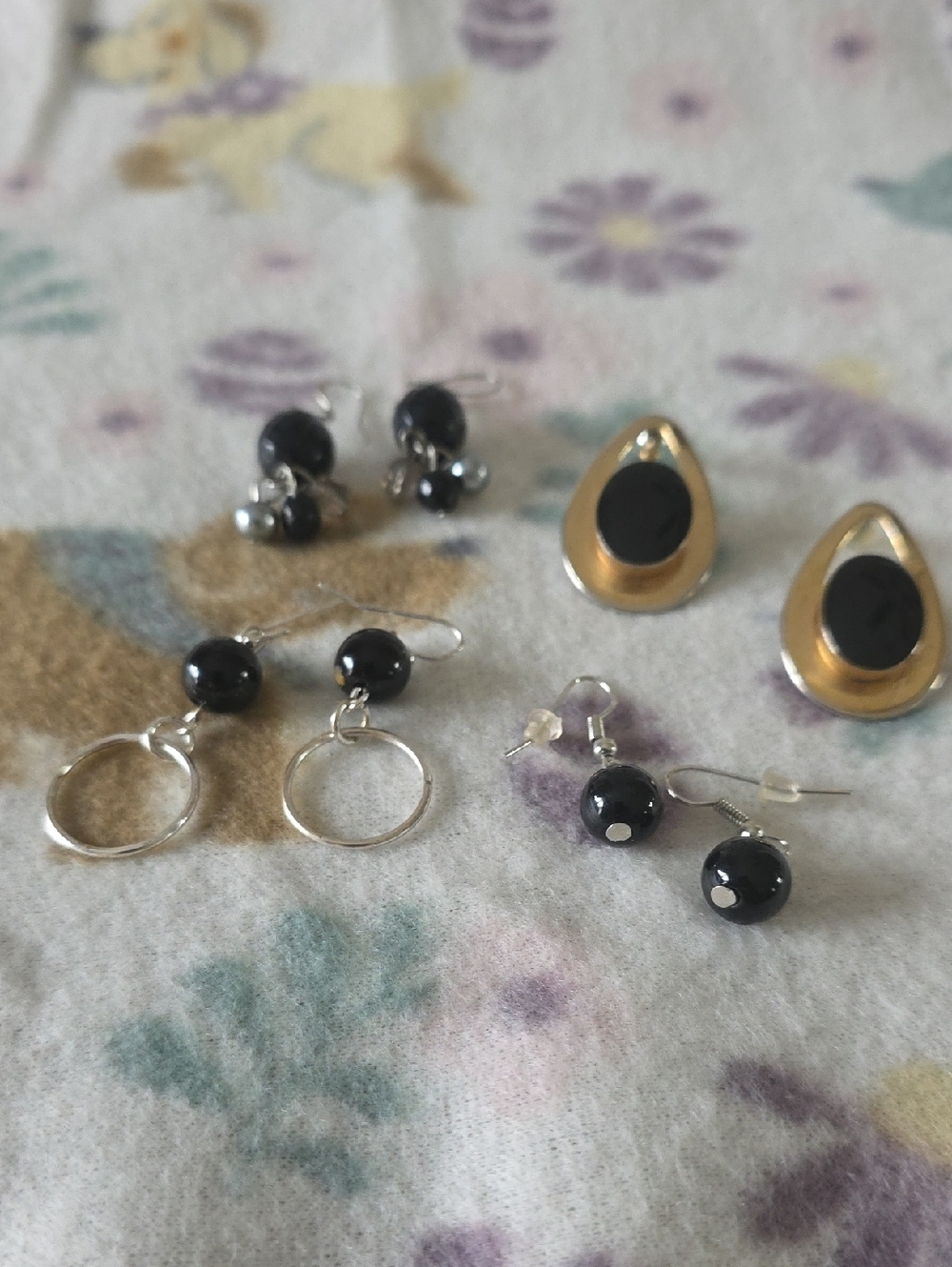 Women’s Black Bead Drop Earrings - Classic Everyday Style